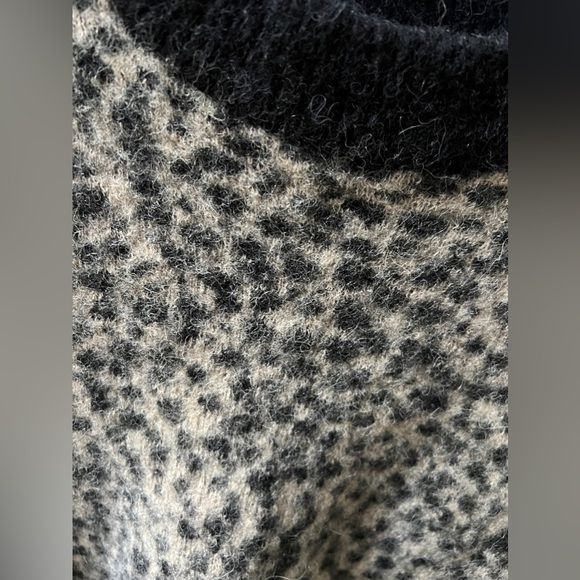 Stockholm Atelier & Other Stories crop sweater leopard prinT - Picture 2 of 9
